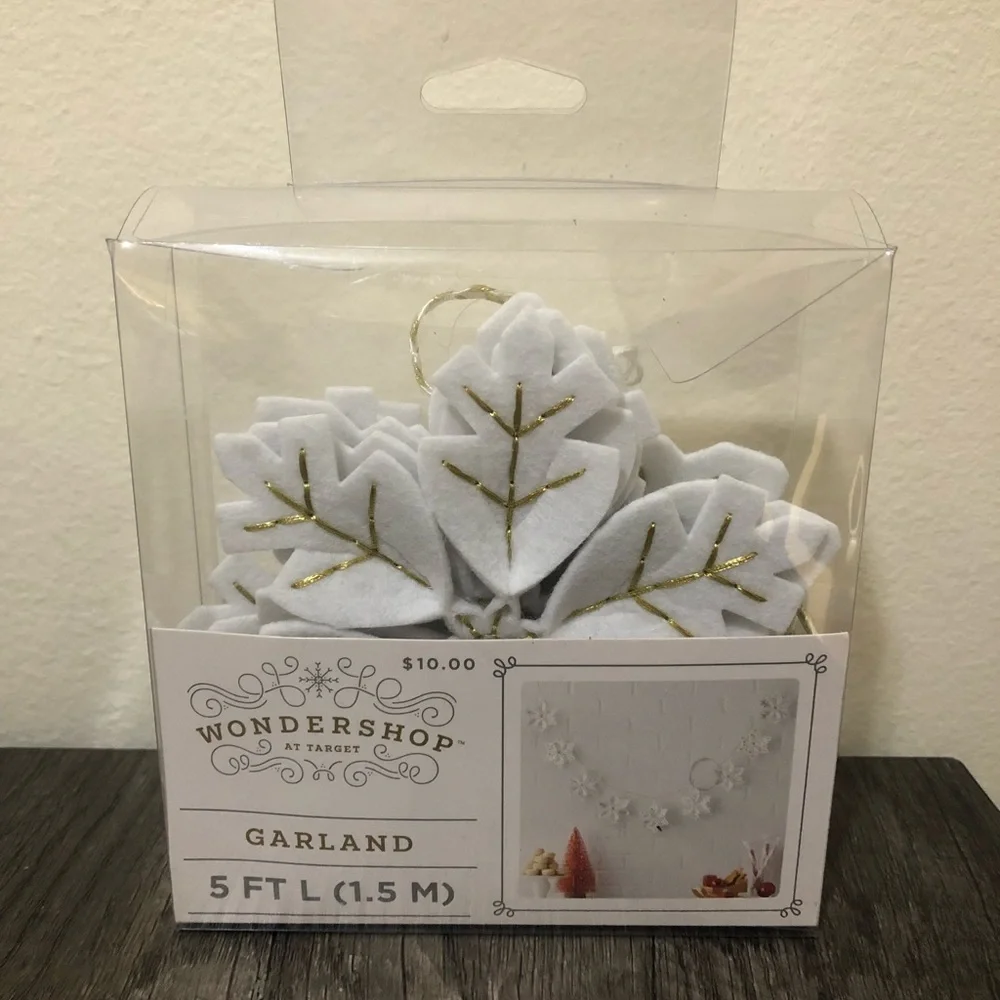 Snowflake garland - Picture 1 of 2